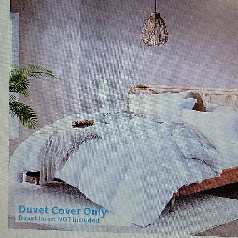Nestl white 3 pc  duvet cover set King 104x90